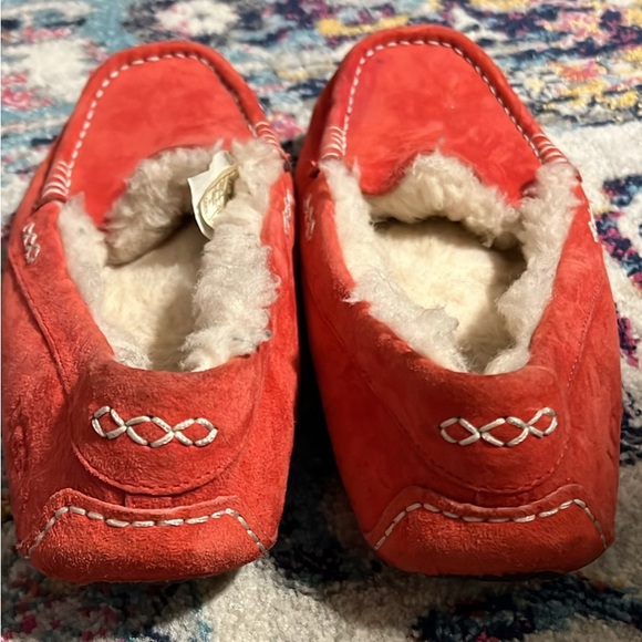 UGG Red Shearling Lined Loafers Sz 8 woman’s slippers house shoes - Picture 6 of 6